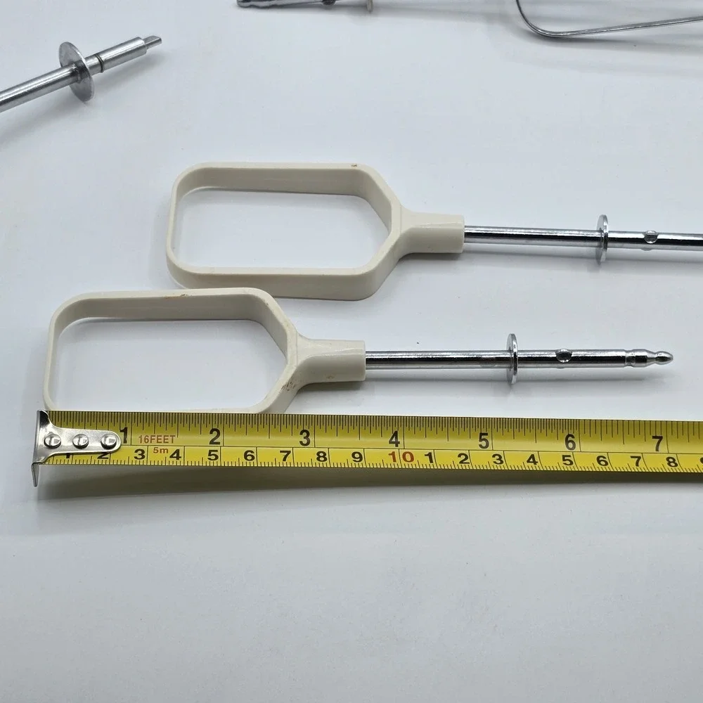 Set Lot Of Vintage Mix Mixer Metal Plastic Beaters